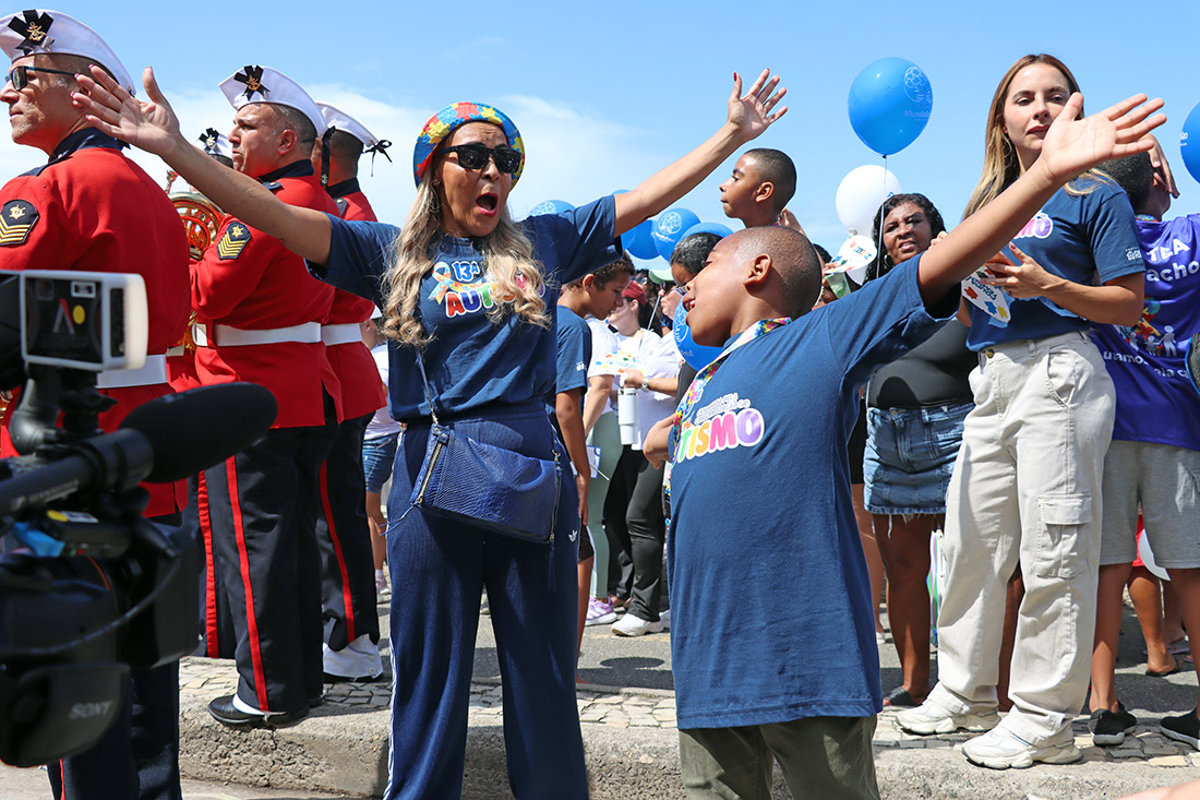 Todos de Azul: UCB participa da 13ª Caminhada de Conscientização do Autismo